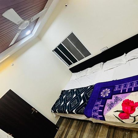 Hotel Shreenidhi Comfort Stay Удджайн Экстерьер фото