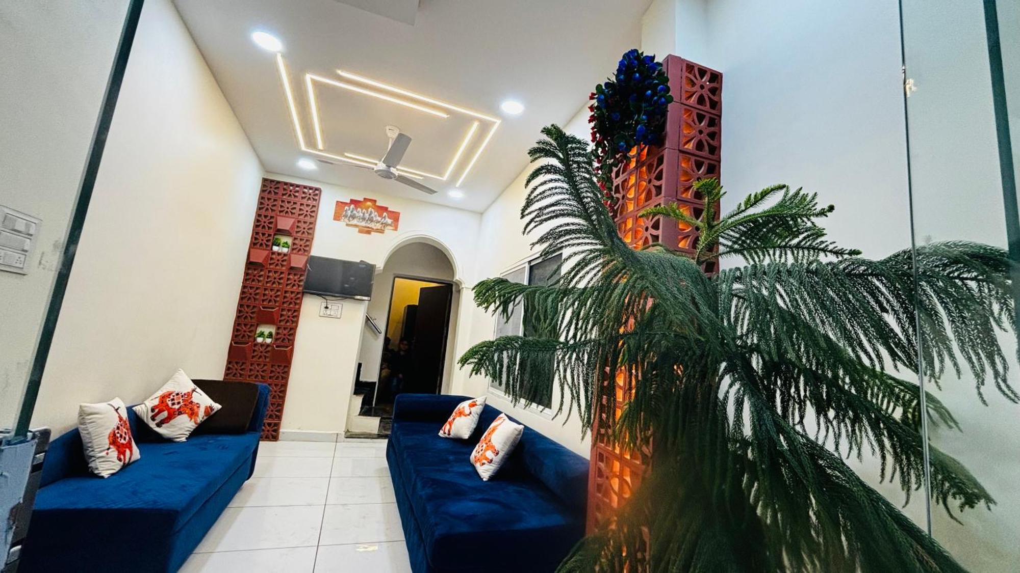 Hotel Shreenidhi Comfort Stay Удджайн Экстерьер фото