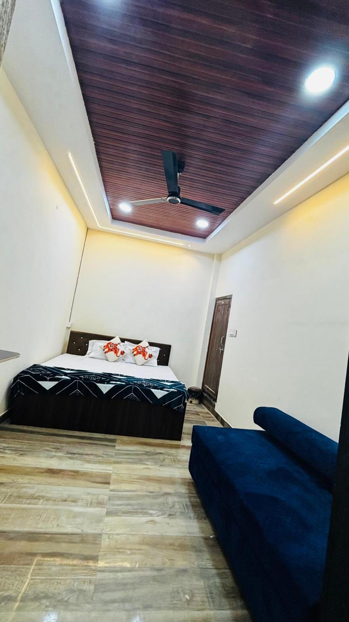 Hotel Shreenidhi Comfort Stay Удджайн Экстерьер фото
