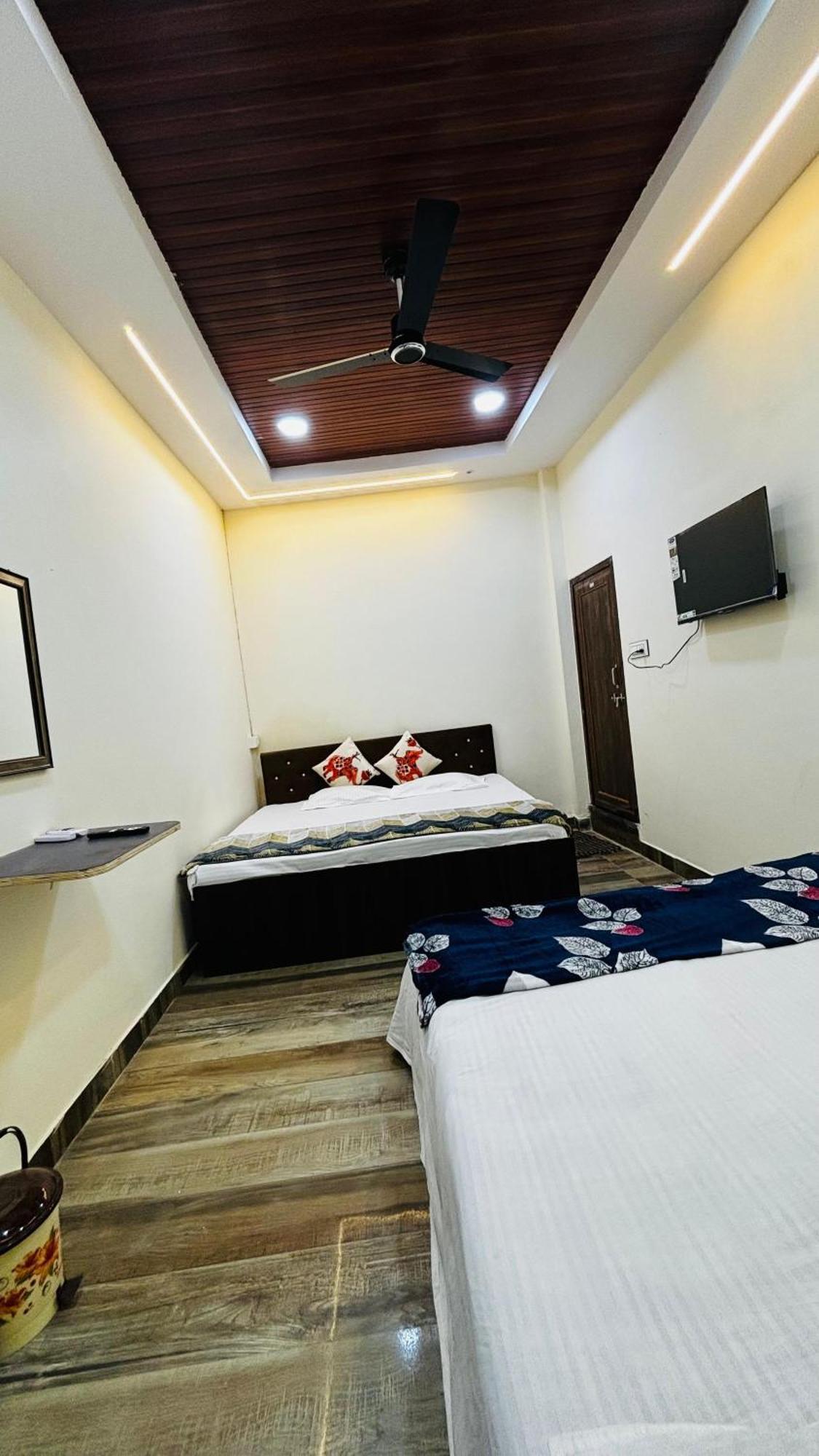 Hotel Shreenidhi Comfort Stay Удджайн Экстерьер фото