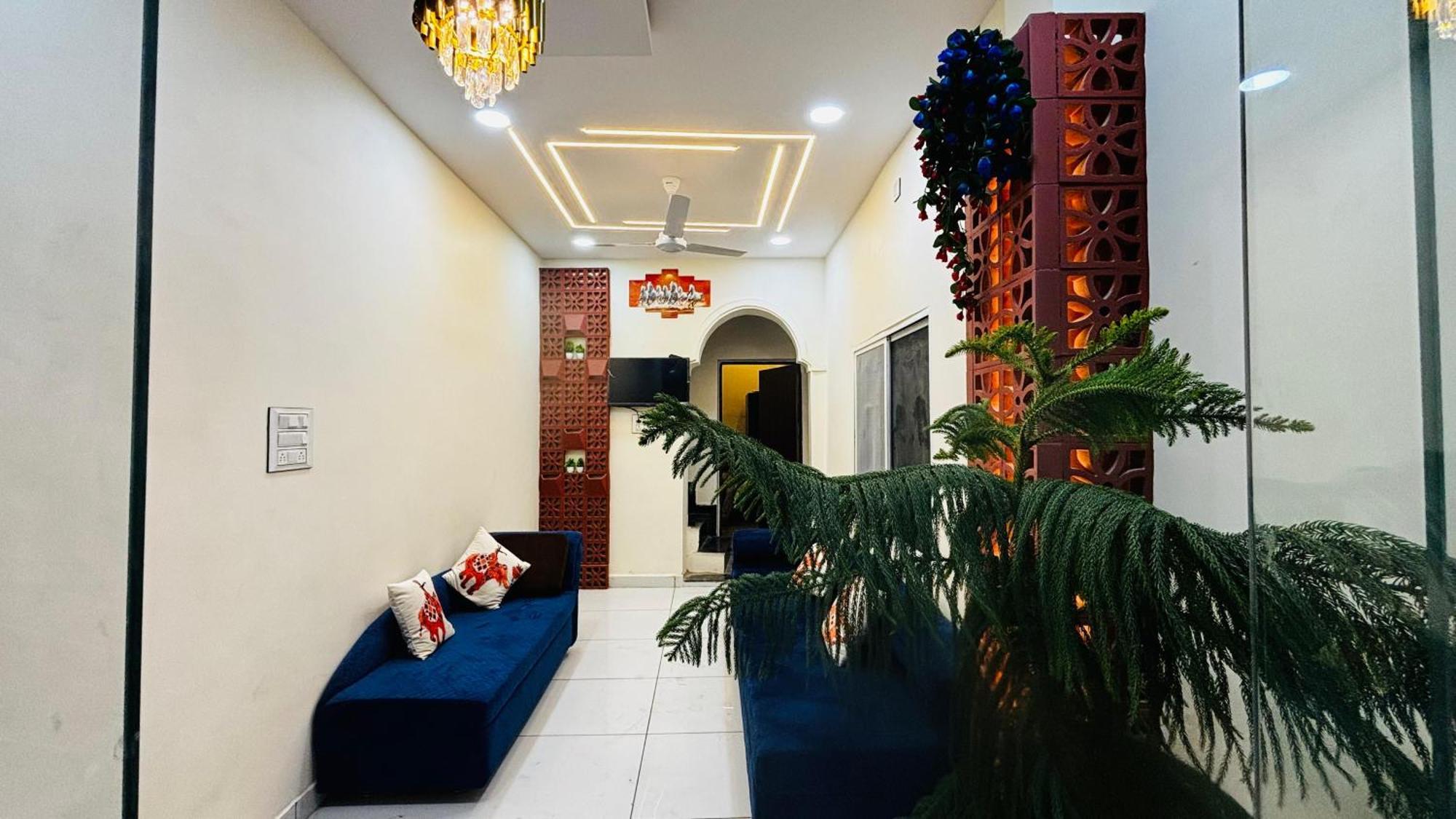 Hotel Shreenidhi Comfort Stay Удджайн Экстерьер фото